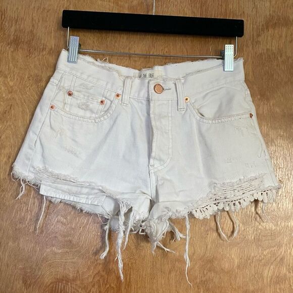 Free People White Distressed Boho Lace Jean Shorts - Picture 6 of 13